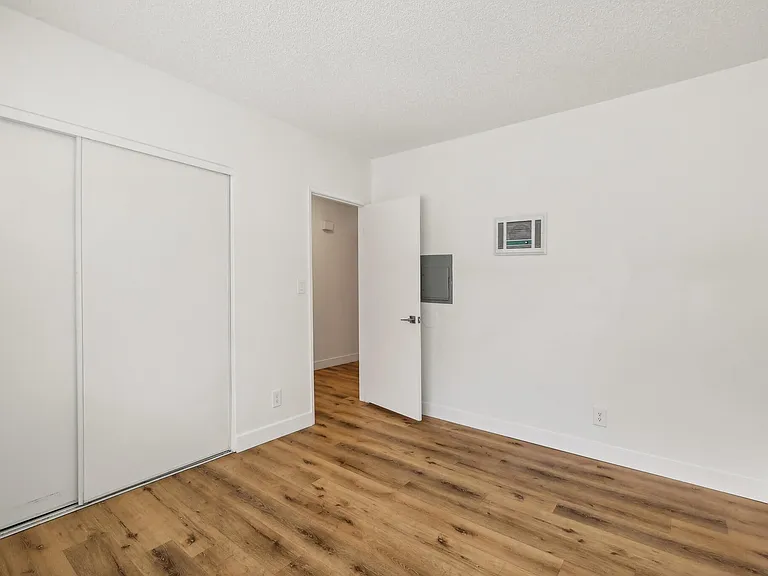 Valle at 9151 Kenwood — Photo 12