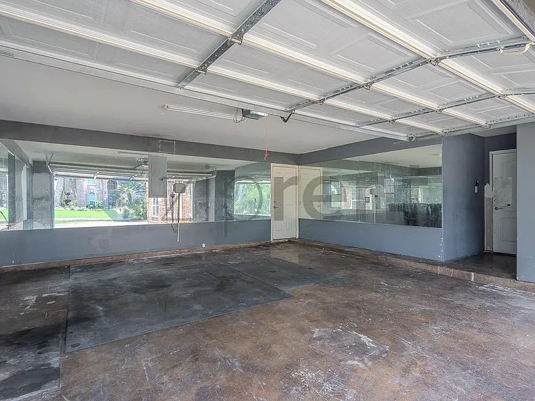 14911 Oxford Way — Photo 40