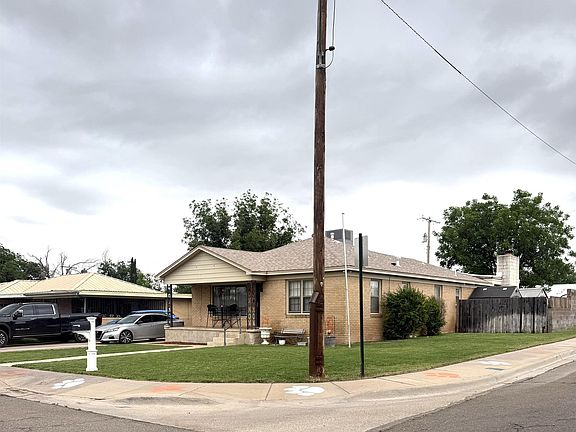 3rd image of 813 W Mann Ave
