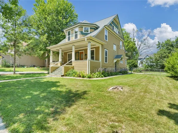 213 1st Ave NW, Mount Vernon, IA 52314