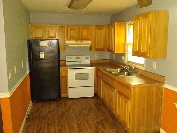 2nd image of 459 Hilltop Dr