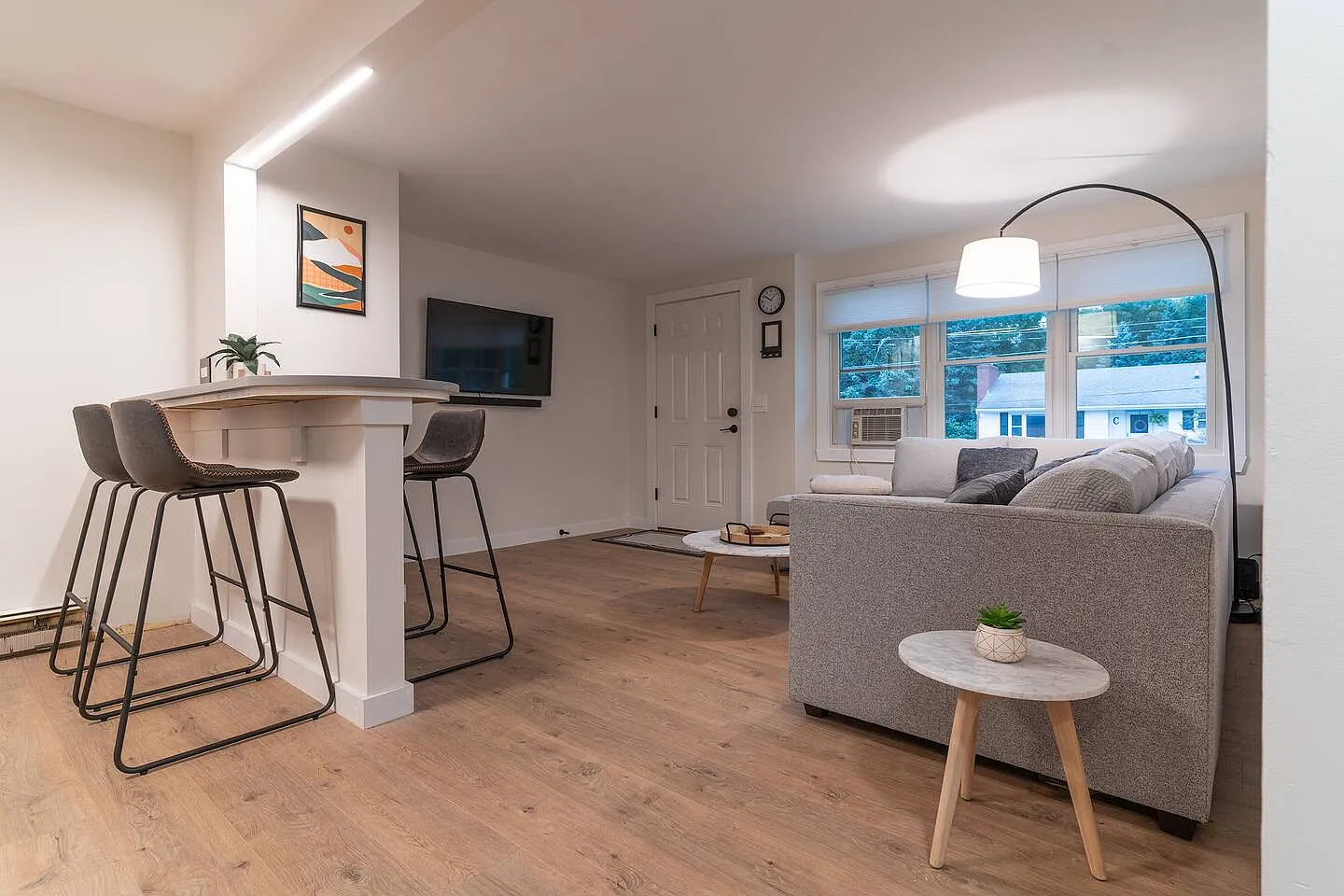 2 bed, 900 sqft, $2,250 — Photo 3