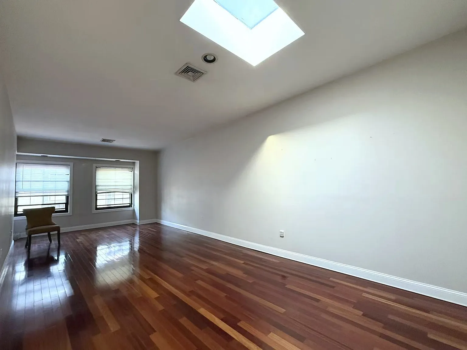 2 bed, 1.0 bath, 993 sqft, $2,500 — Photo 2