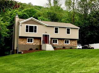 136 Mountain View Dr, Holmes, NY 12531