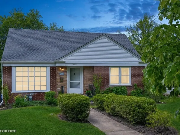 9248 Lincolnwood Dr, Evanston, IL 60203
