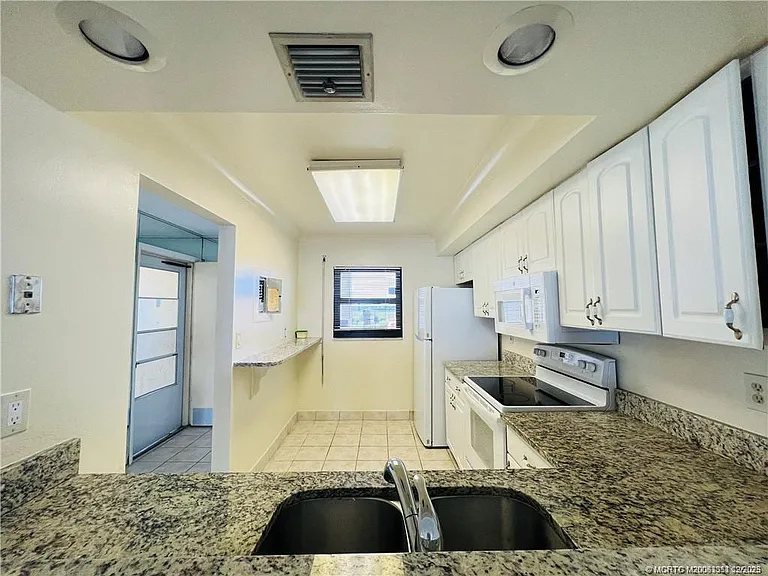 7410 S Ocean Dr #605 — Photo 15