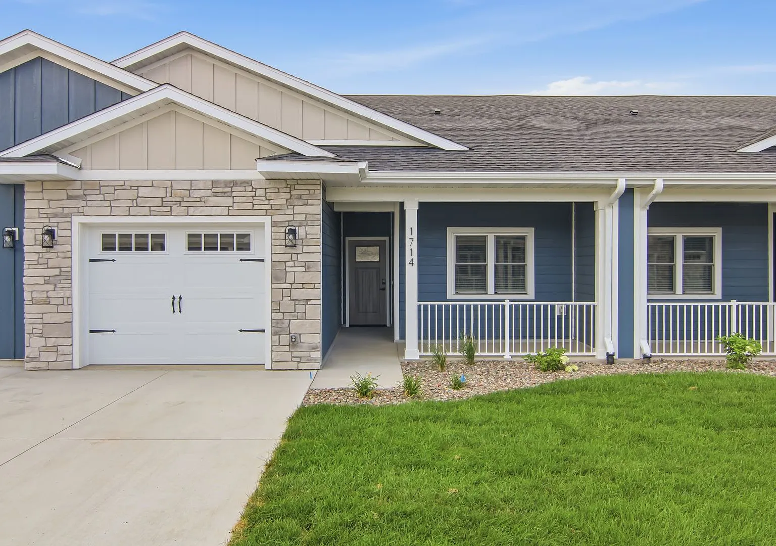 Move-In Special! New 2 Bedroom Villas — Photo 1
