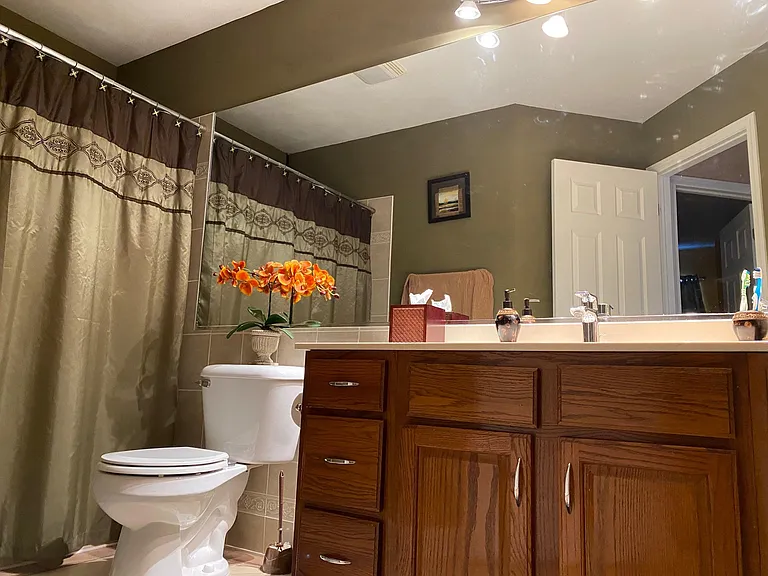 2424 Lexington Ln — Photo 12