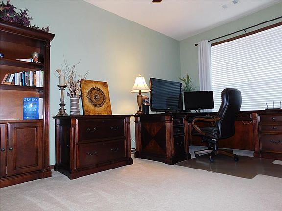 3rd image of 1201 Westridge Dr