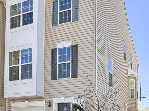 369 W Chestnut St, Dallastown, PA 17313