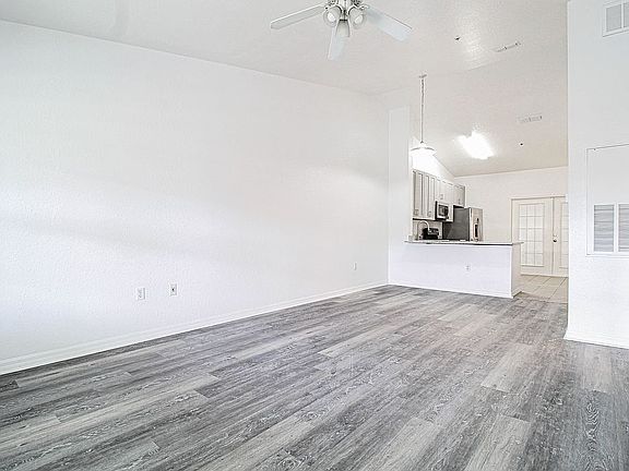 4th image of 141 Reserve 205 Cir