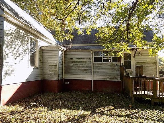 3rd image of 109 N Webb St