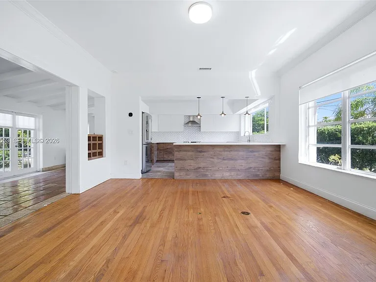 2300 S Miami Ave — Photo 7