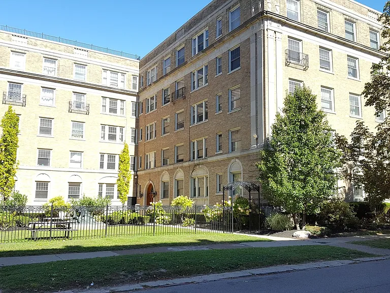 Bryant Apartments — Photo 57