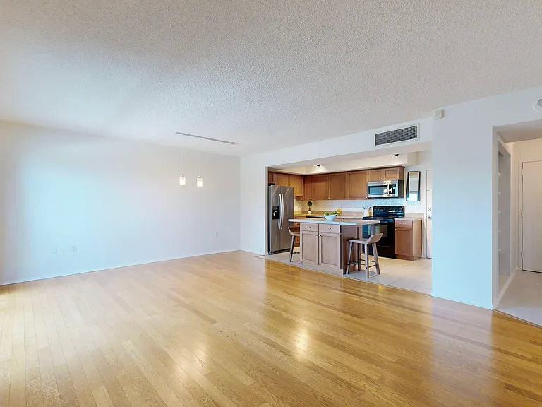 2401 Bayshore Blvd #502 — Photo 16
