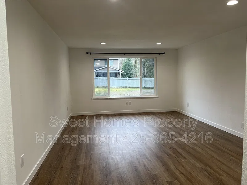 3 bed, 2.0 bath, 1350 sqft, $2,650 — Photo 3