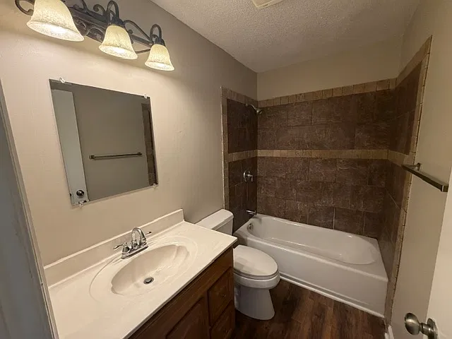 3 bed, 1.5 bath, 1219 sqft, $1,395 — Photo 4