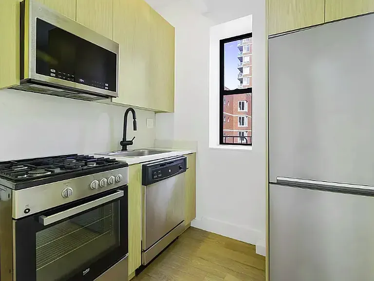260 W 16th St #4B — Photo 2