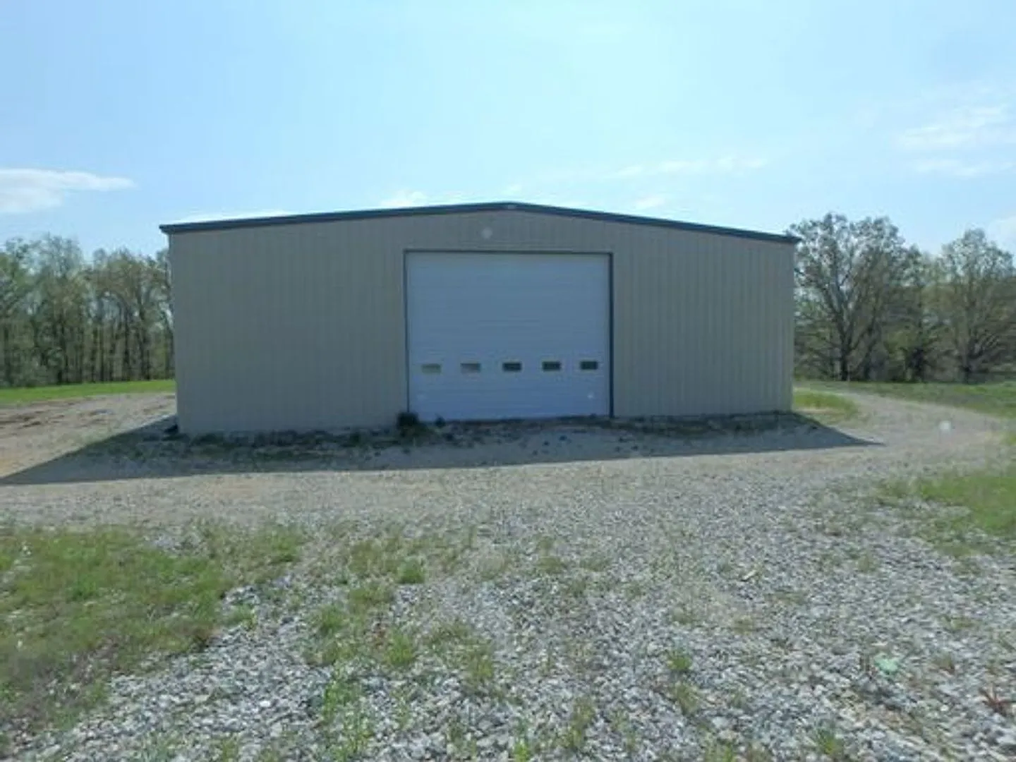 WOW - Awesome 3 Bed House With Huge Attached Shop! — Photo 4