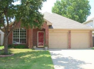 1810 Sunflower Ln, Lewisville, TX 75077