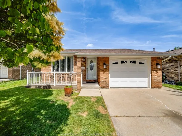 1758 Southdale Dr, Windsor, ON N8W 4X1