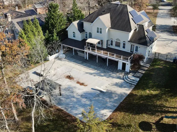 21490 Cedar Dr, Sterling, VA 20164