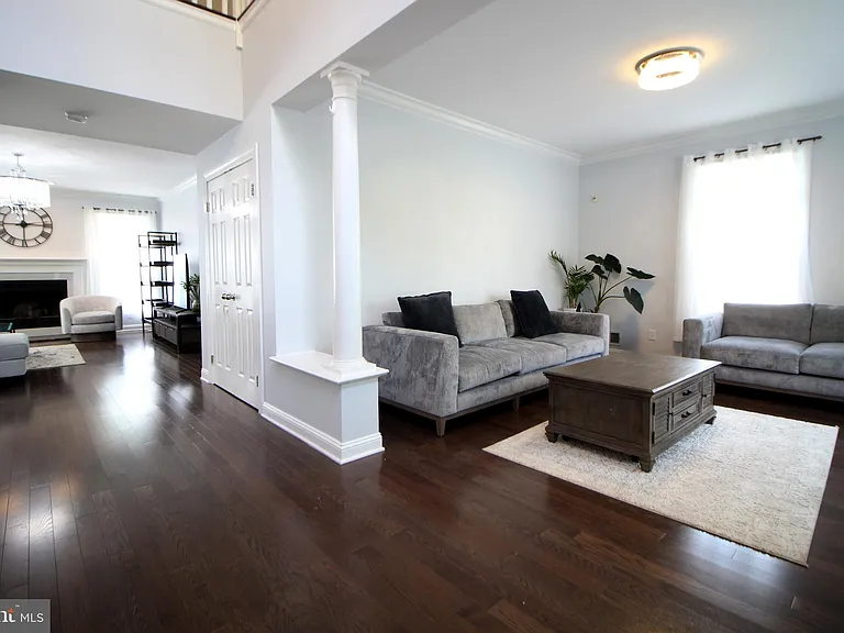 15 Kentsdale Dr — Photo 4