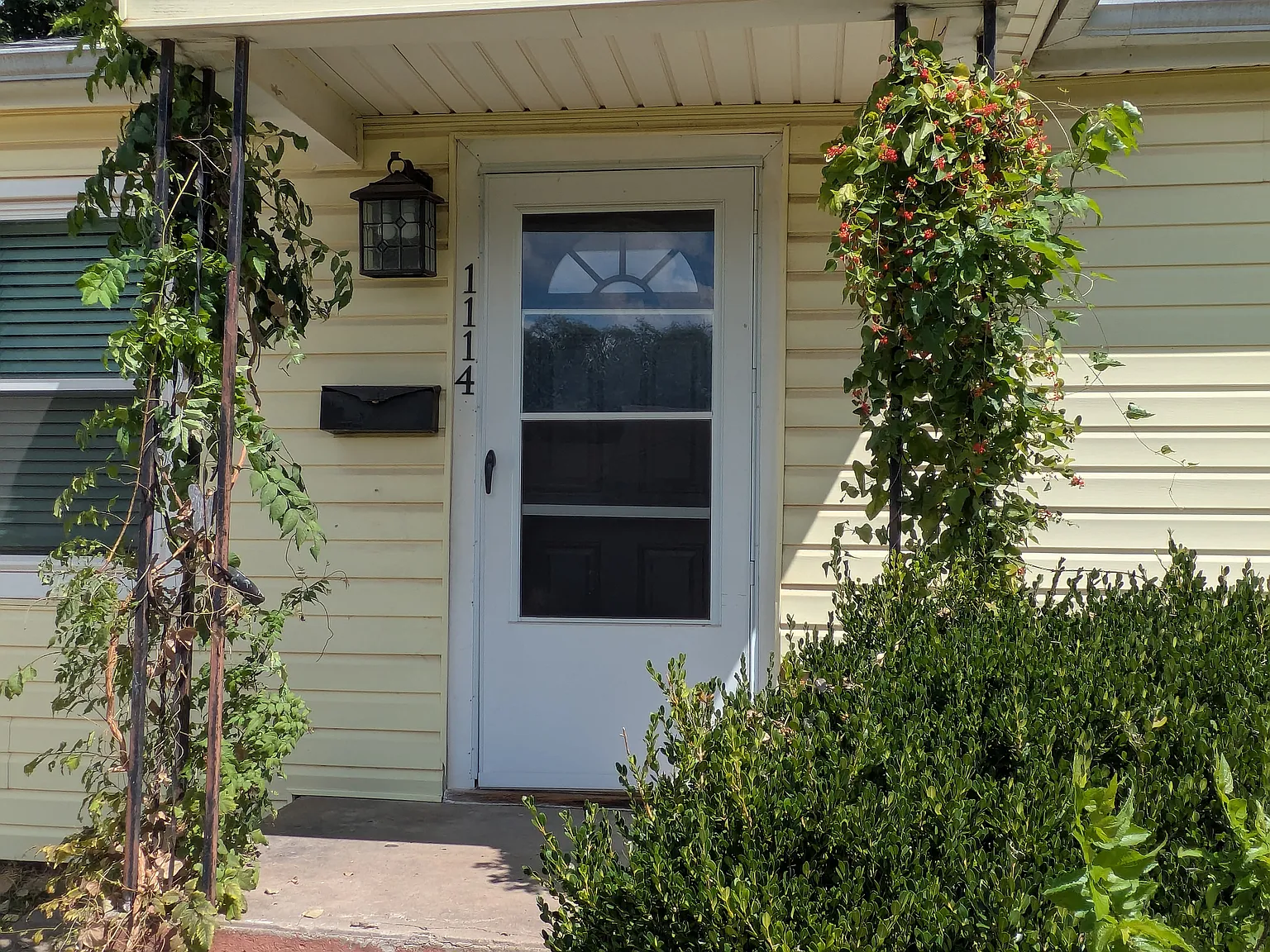 3 bed, 973 sqft, $1,300 — Photo 2