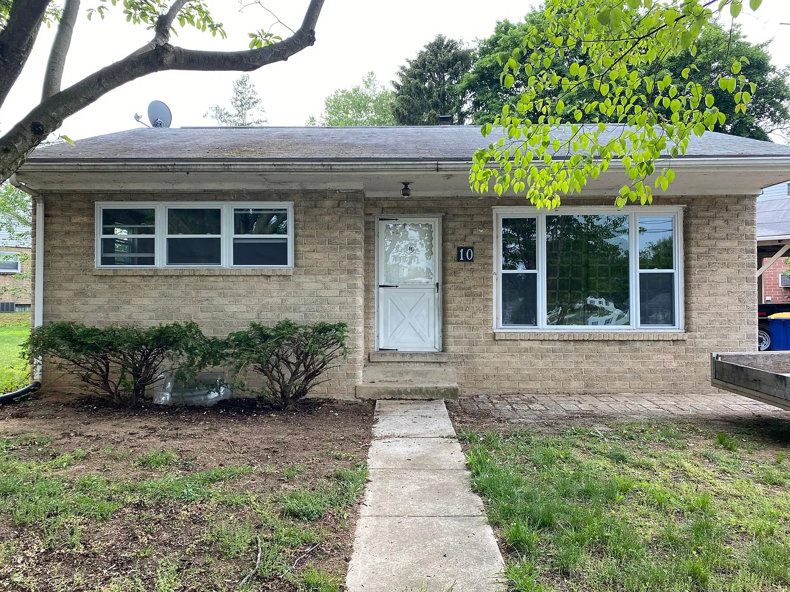 10 William Penn Dr photo 1