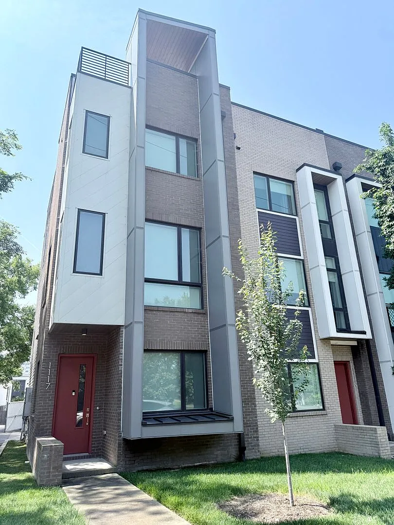 3 bedroom/3.5 baths/ 12th S — Photo 1