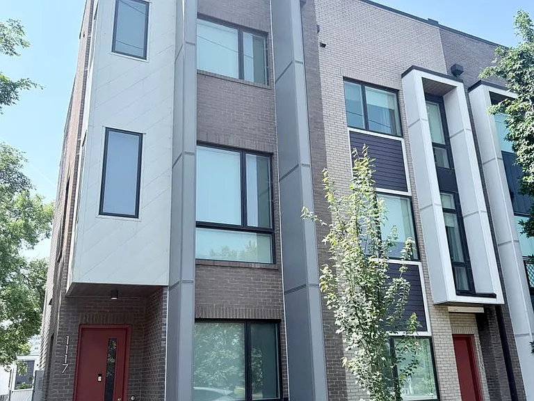 1117 Summit Ave — Photo 1
