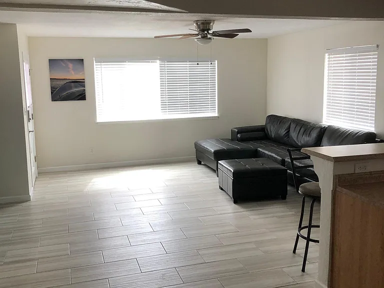Rolling Hills Dr — Photo 4