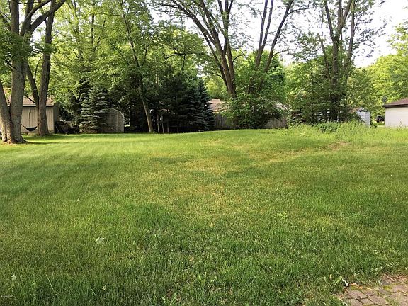 4th image of 1320 S Shore Dr