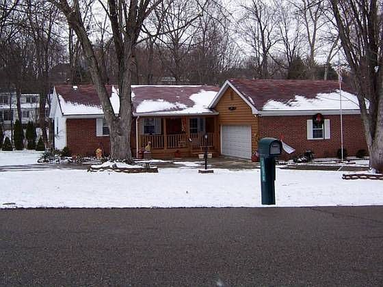 1st image of 1570 Redwood Dr NE