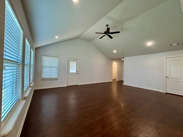 508 Eagle Dr NE — Photo 7