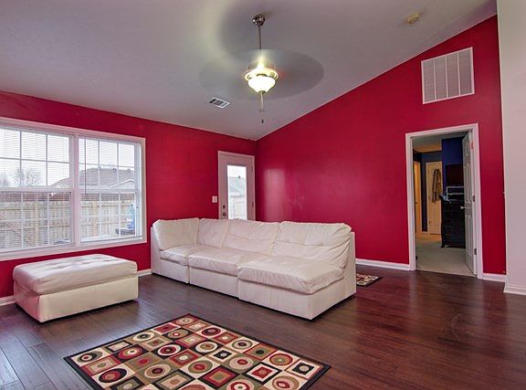 3rd image of 414 Camden Cir