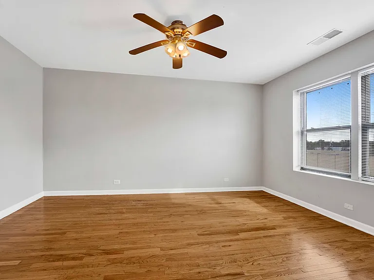 414 W Walnut St #304 — Photo 9