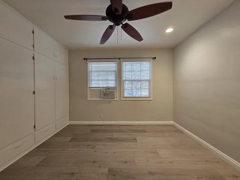 3705 S Victoria Ave — Photo 15