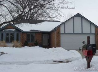 35344 Kensington Ave, Sterling Heights, MI 48312