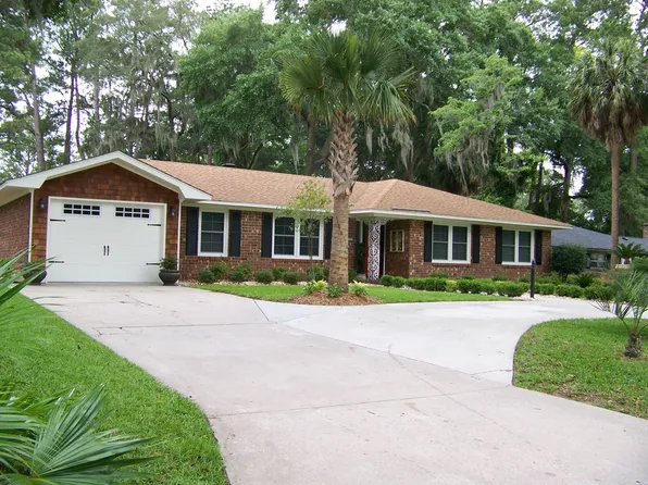13 Lakewood Dr, Savannah, GA 31410