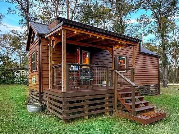 2nd image of 398 NE Suwannee Trl