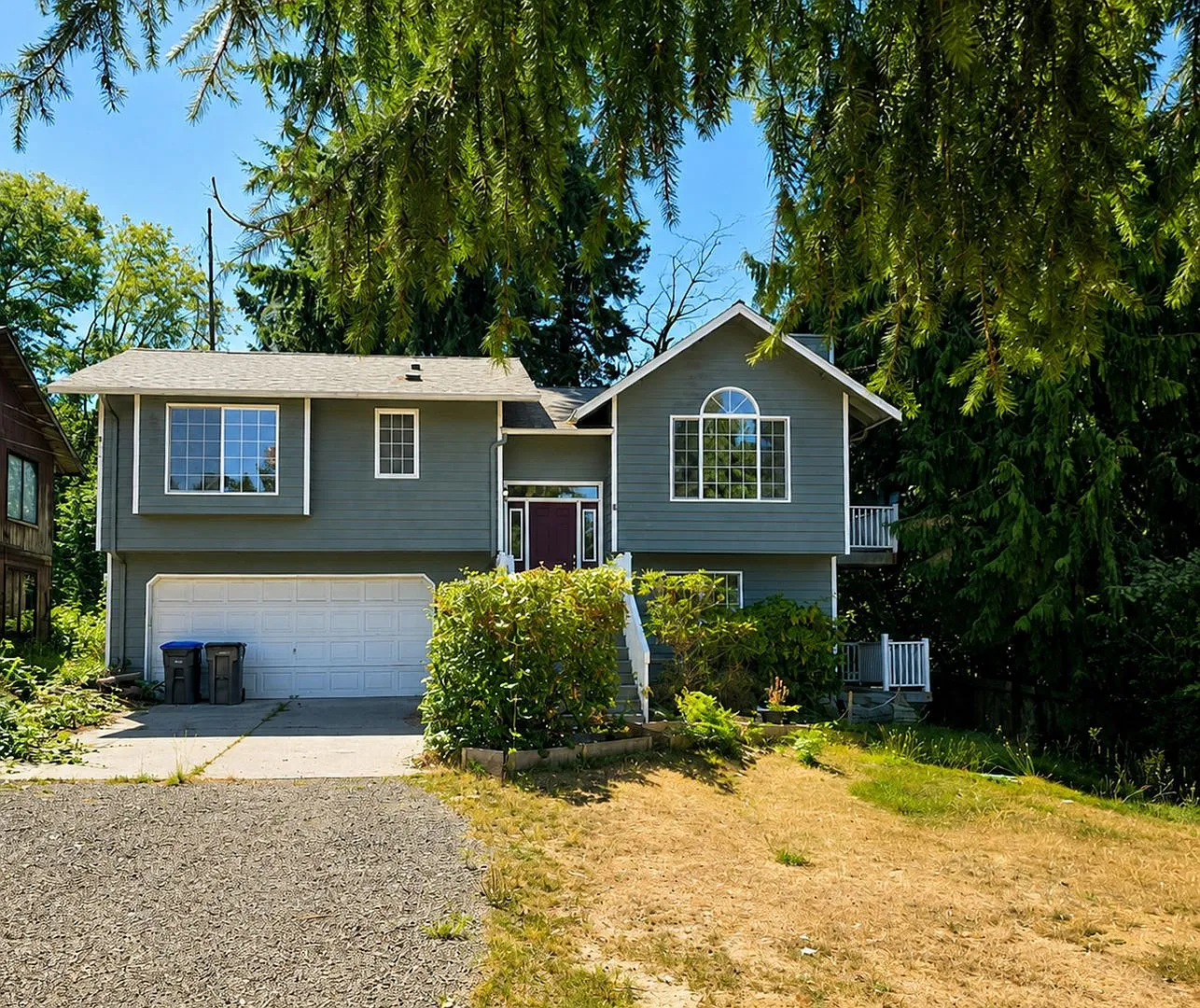 *Available Now* Bright and sunny 3 bed with office space and large yard, pets allowed! — Photo 1