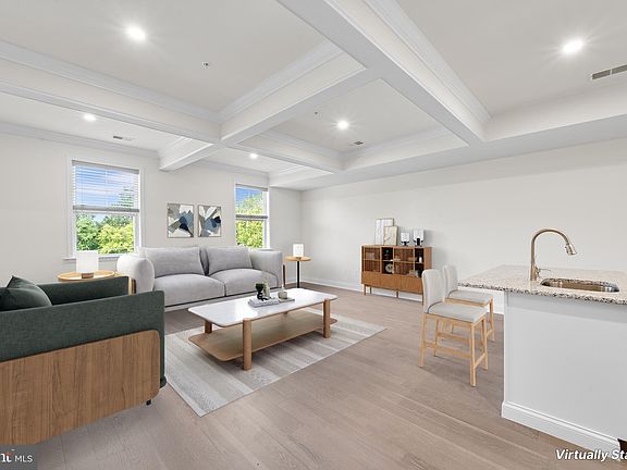 5th image of 131 Colwell Ln
