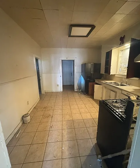 431 E Caldwell St — Photo 6