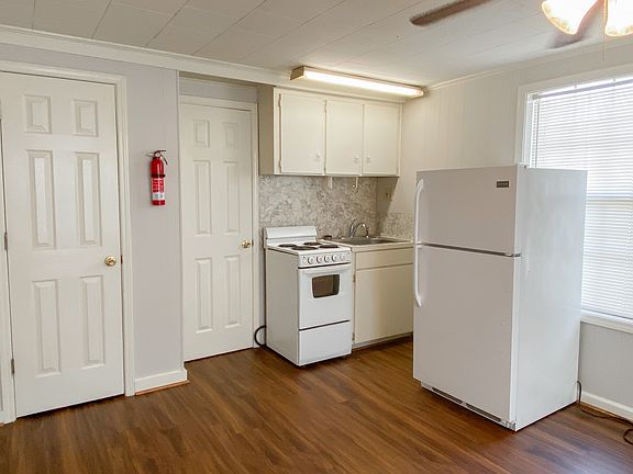 3rd image of 2239 Cypress St