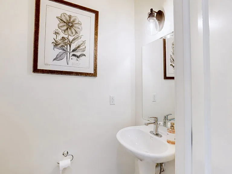 Bull Run Townhomes — Photo 21