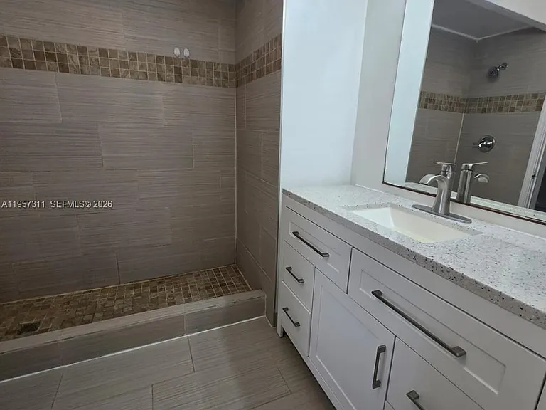 2424 SE 17th Cswy #110B — Photo 9