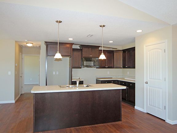 3rd image of 422 Peaksview Dr