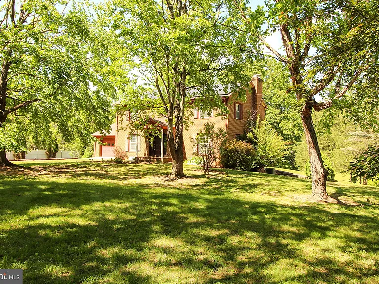 11 Hickory Ln — Photo 3