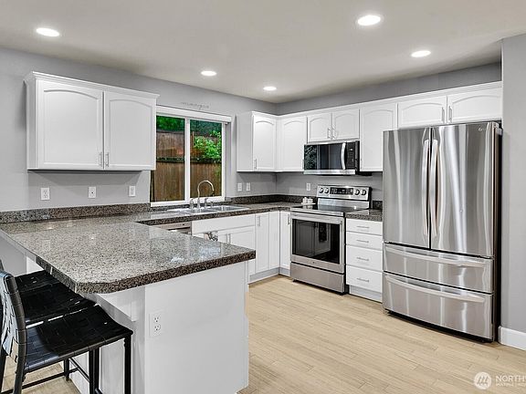 5th image of 10116 28th Drive SE